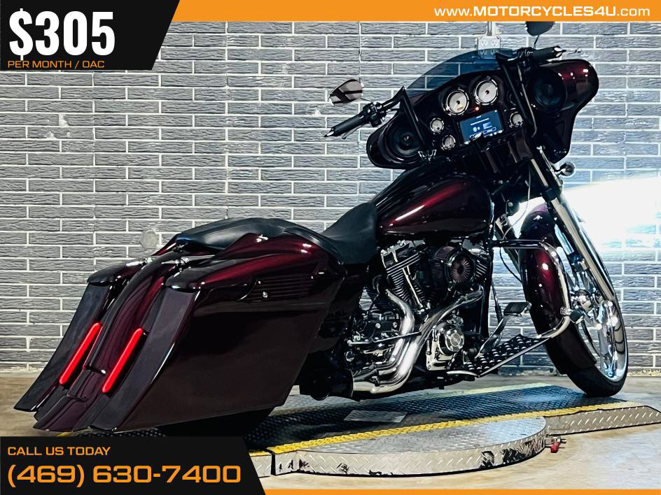 Street Glide®