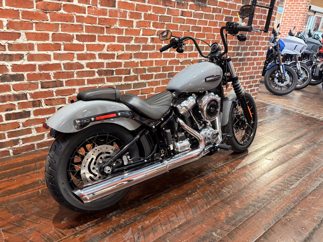 Street Bob®