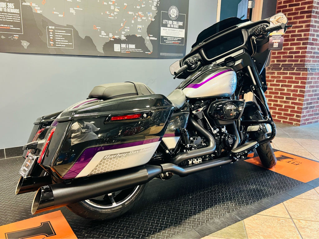 Street Glide®