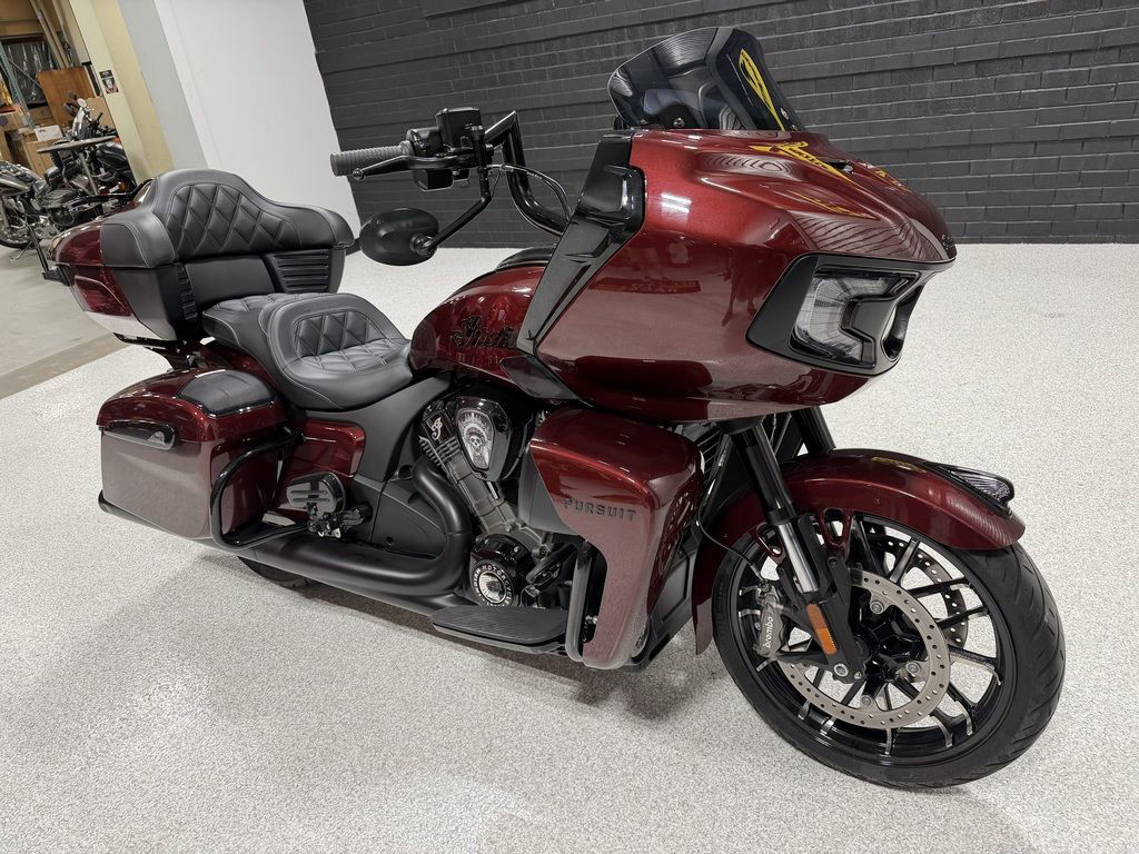 Pursuit Dark Horse 112