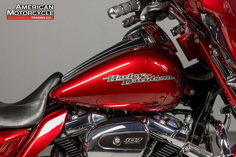 Street Glide®