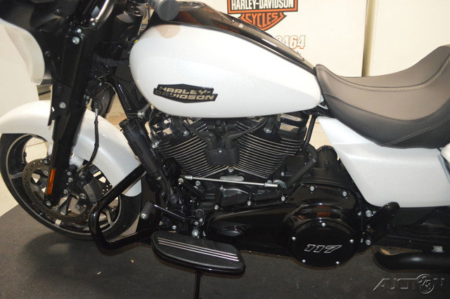 Street Glide®