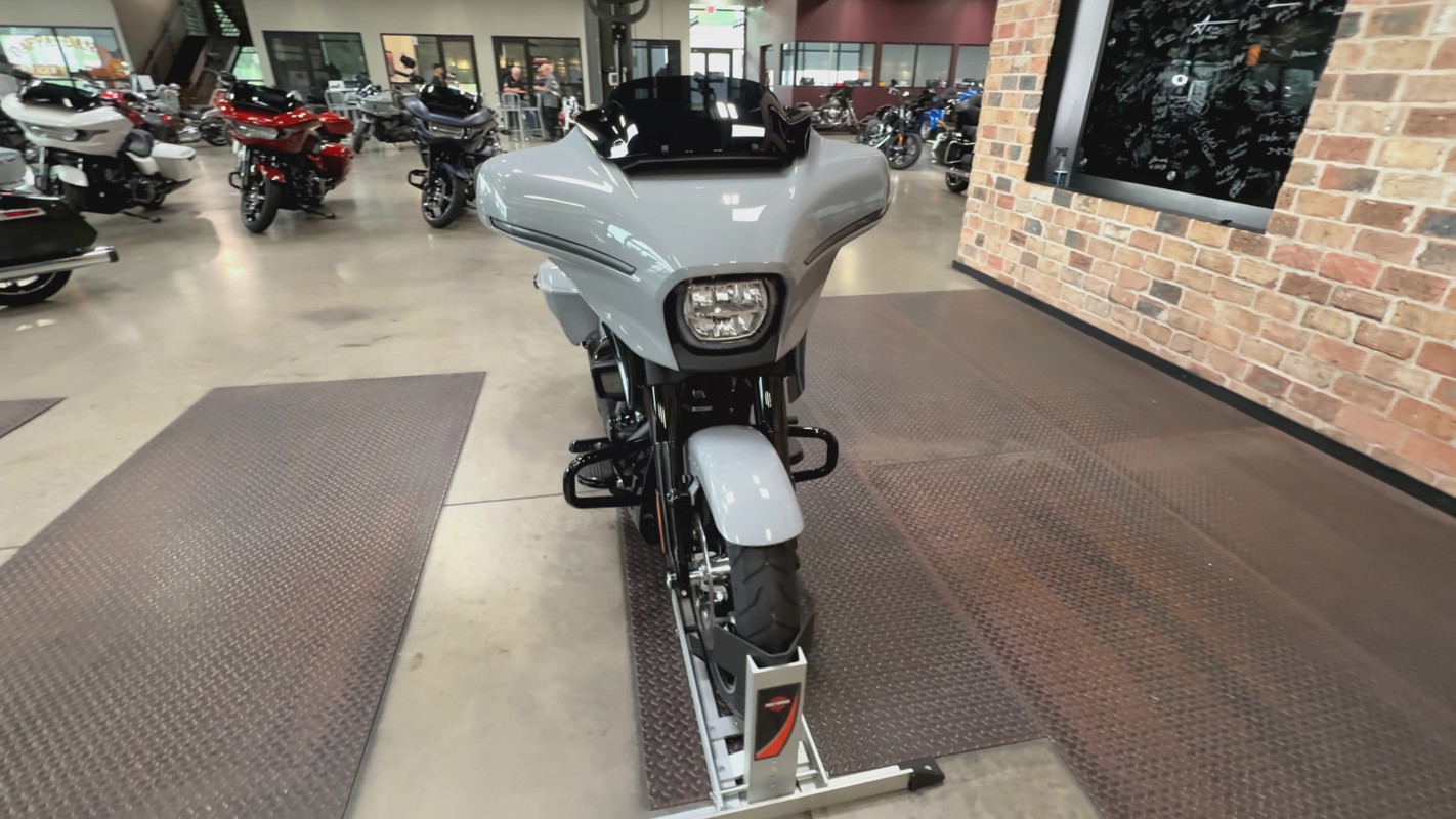 Street Glide®