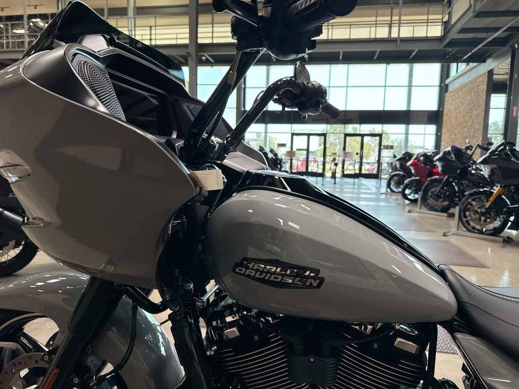 Road Glide®