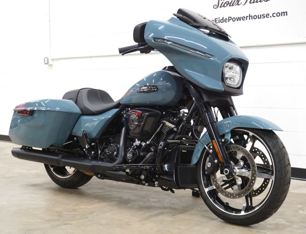 Street Glide®