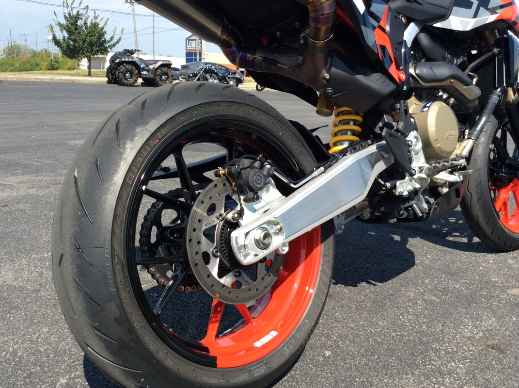 Hypermotard 698