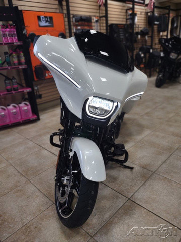Street Glide®