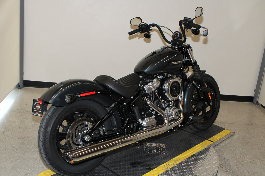 Street Bob®
