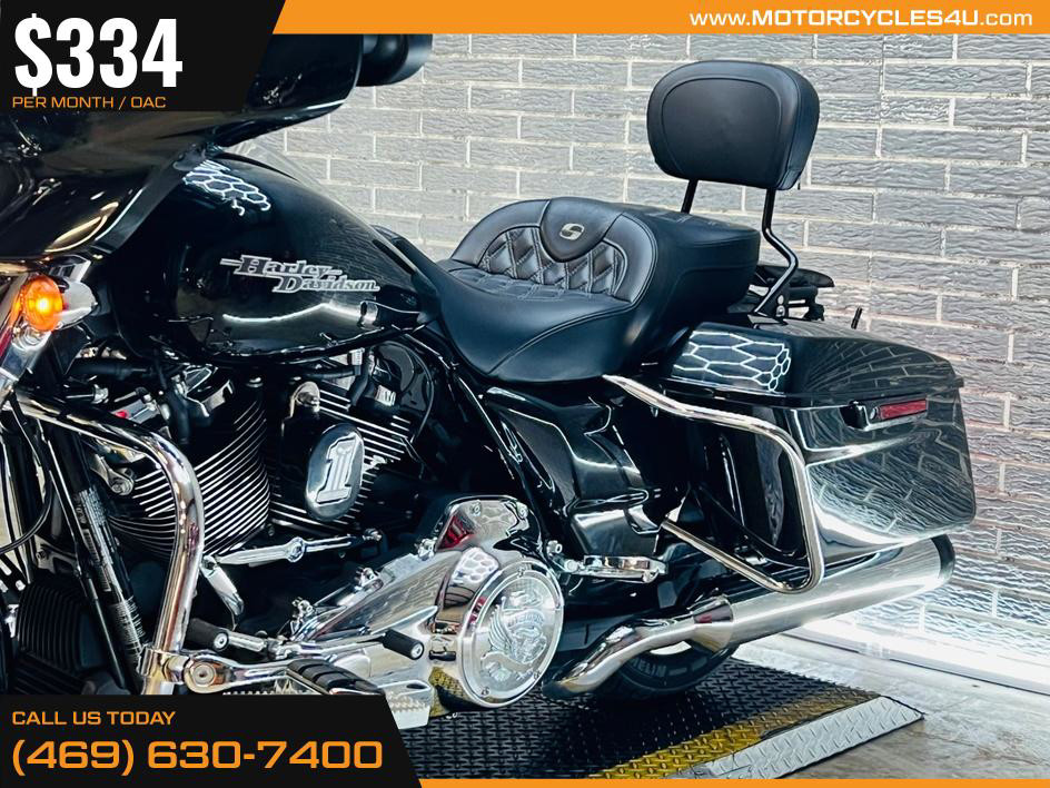 Street Glide®