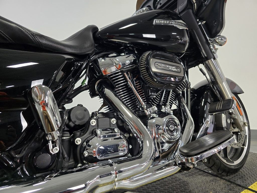 Street Glide®