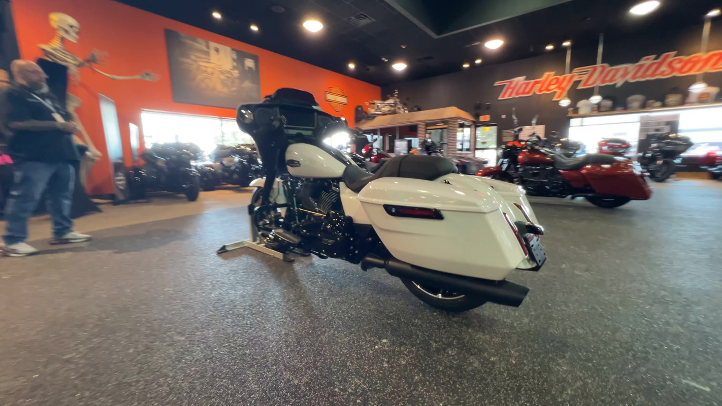 Street Glide®