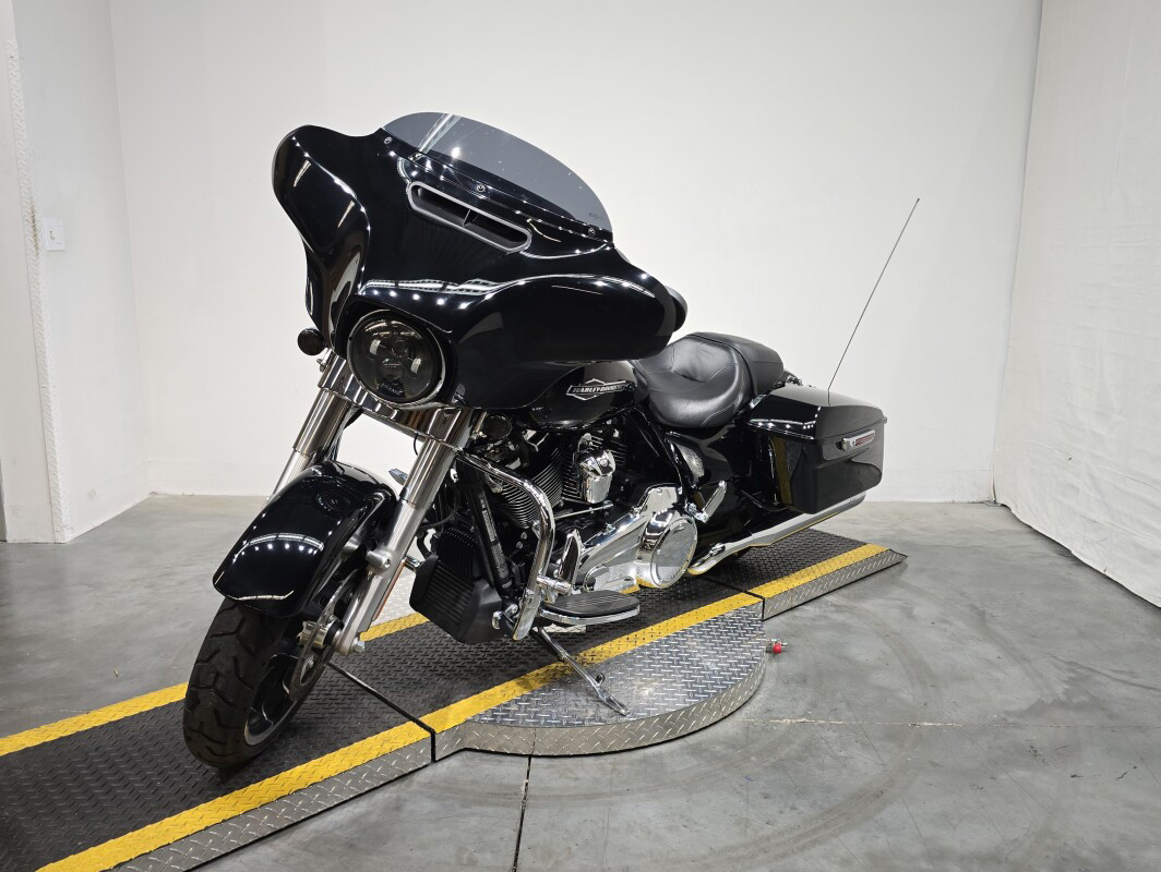 Street Glide®