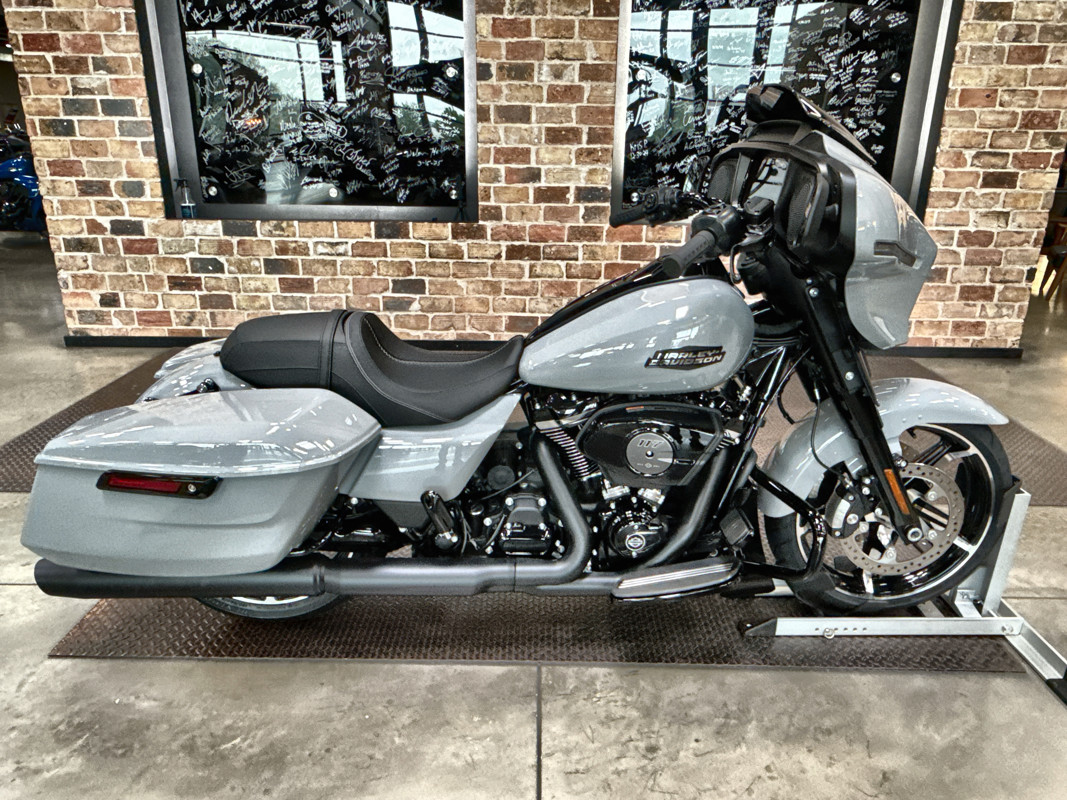 Street Glide®