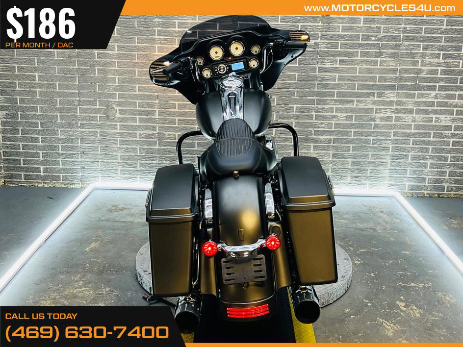 Street Glide®