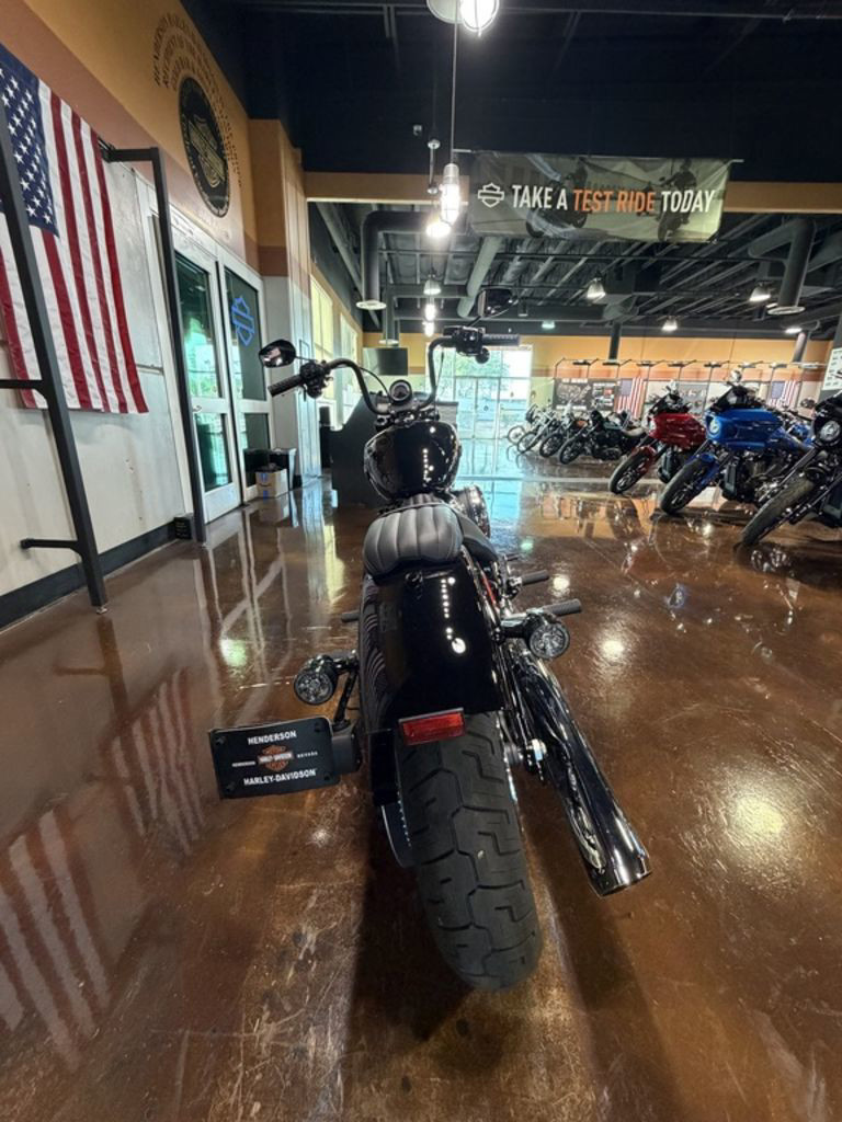Street Bob®