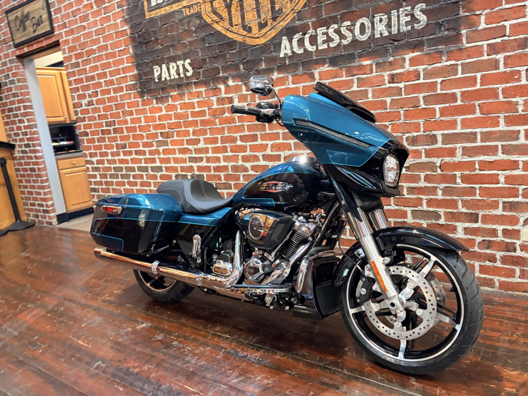 Street Glide®