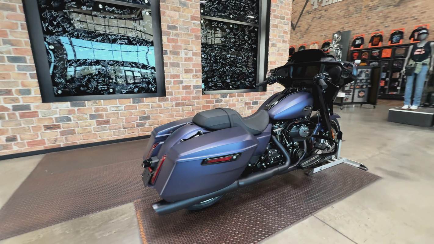 Street Glide®