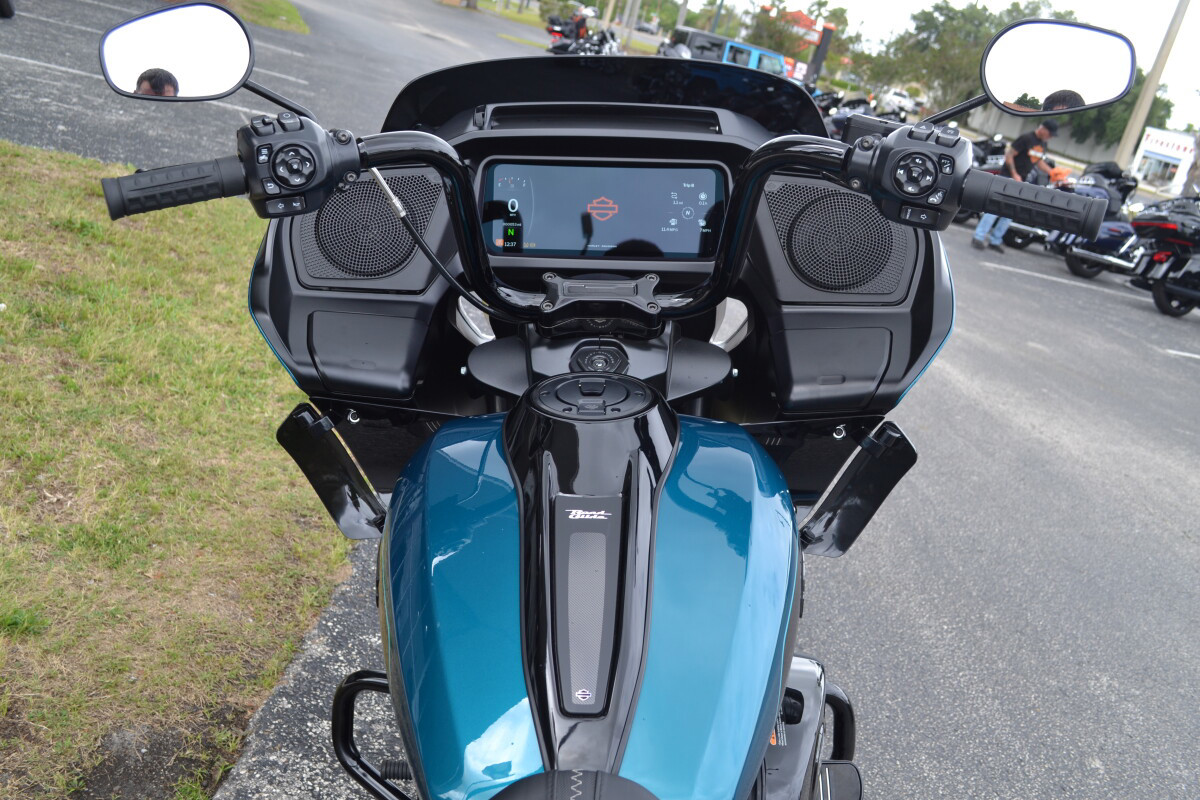 Road Glide®