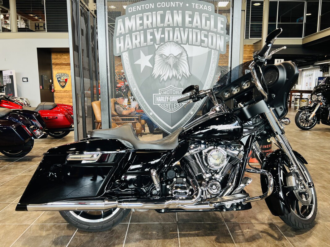 Street Glide®