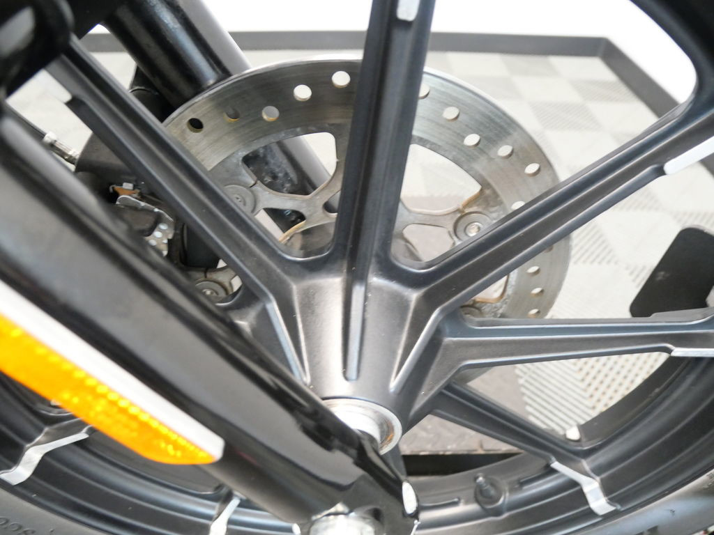 Iron 883®