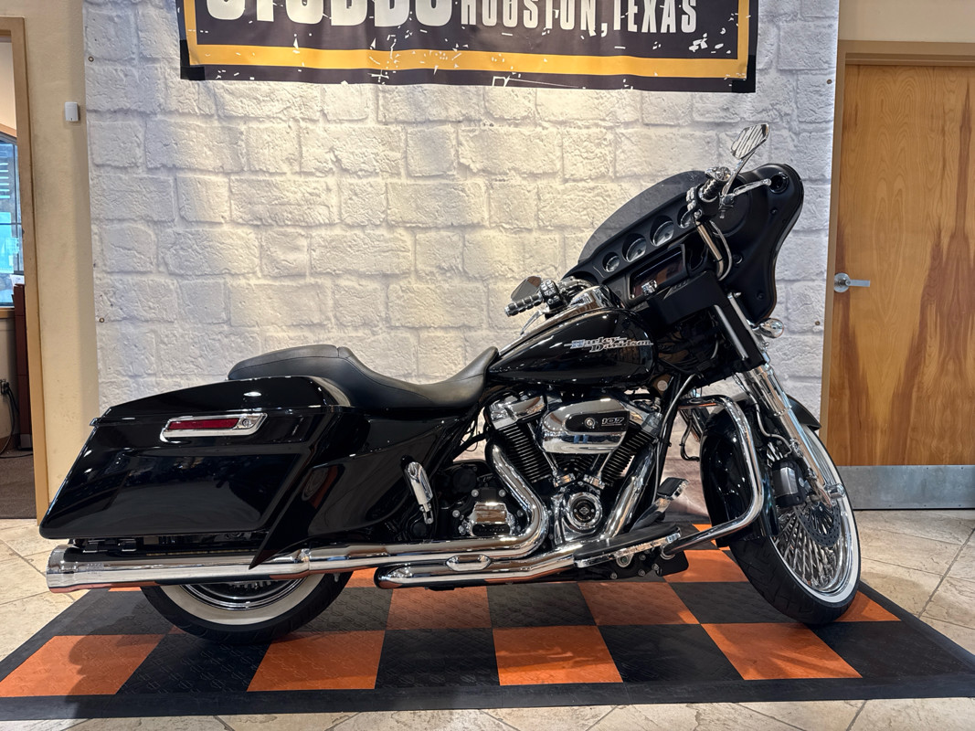 Street Glide®