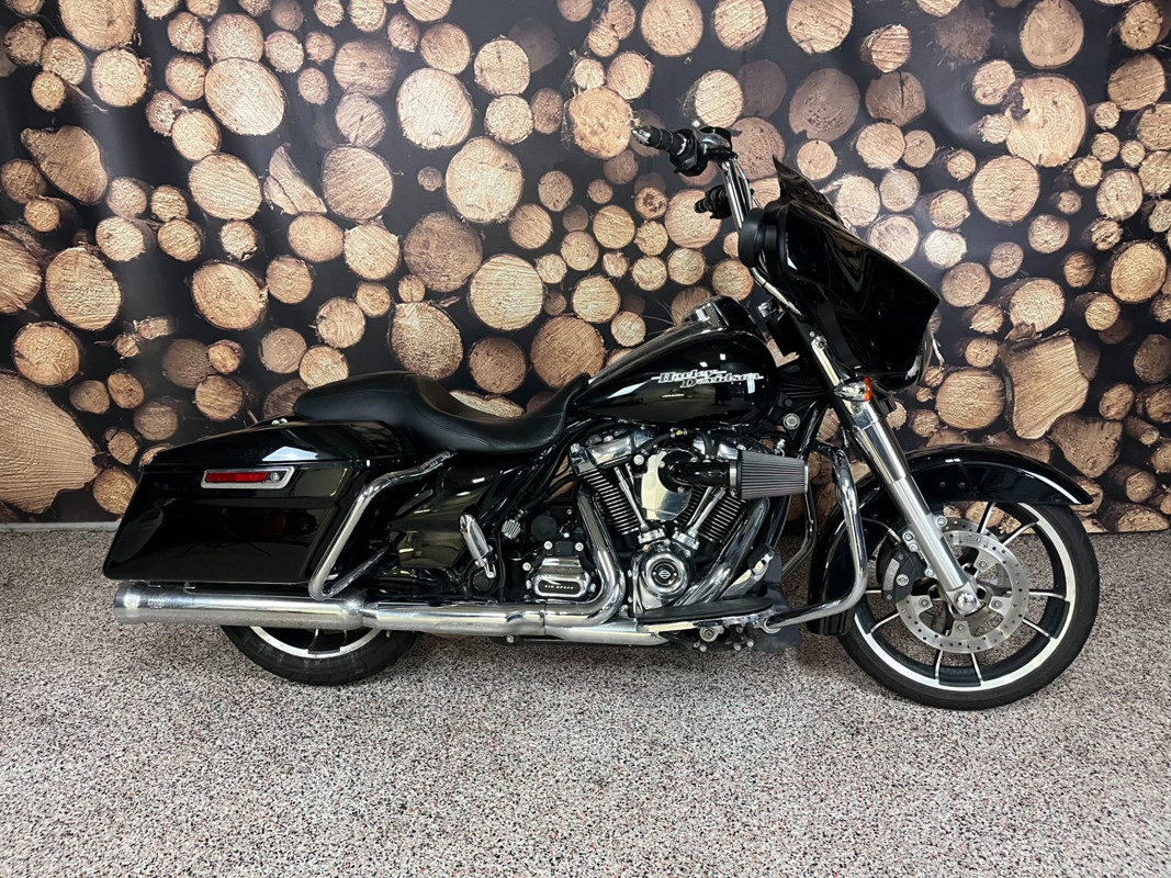 Street Glide®