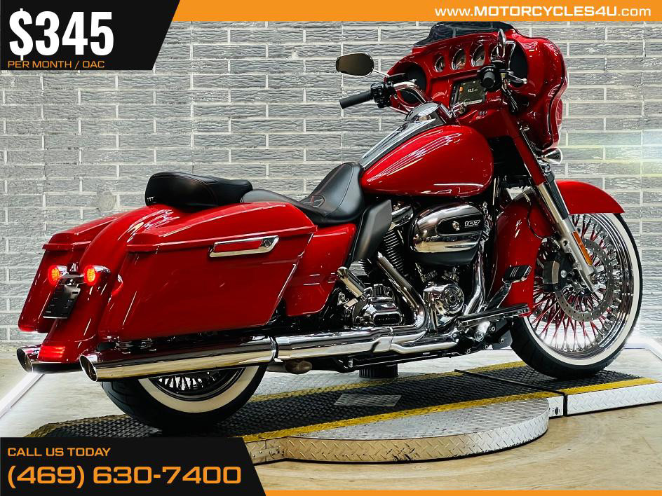 Street Glide®