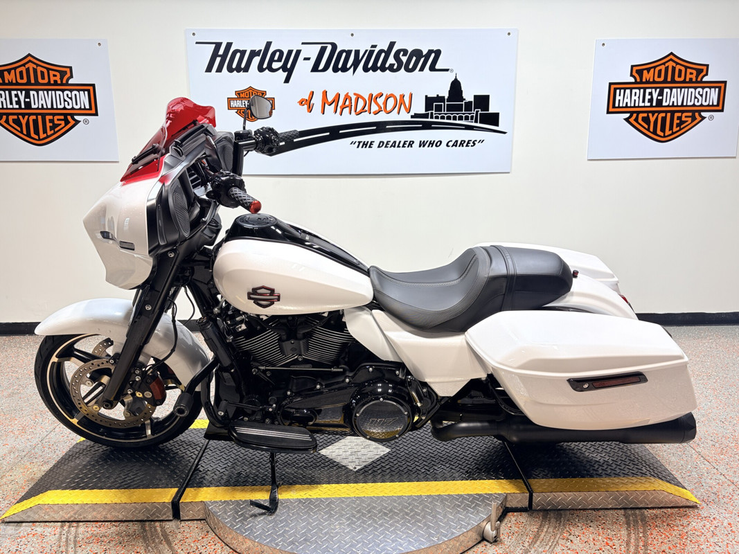 Street Glide®