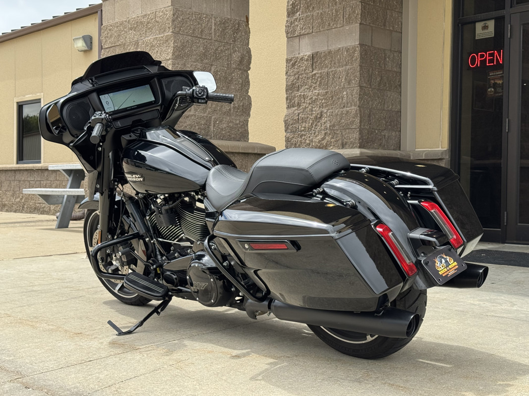 Street Glide®