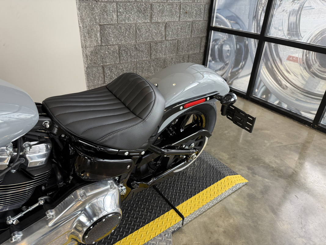 Street Bob®