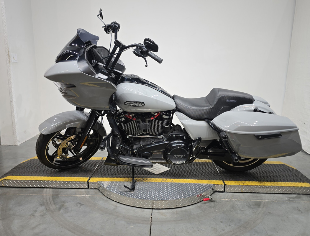 Road Glide®