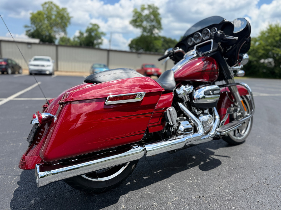 Street Glide®