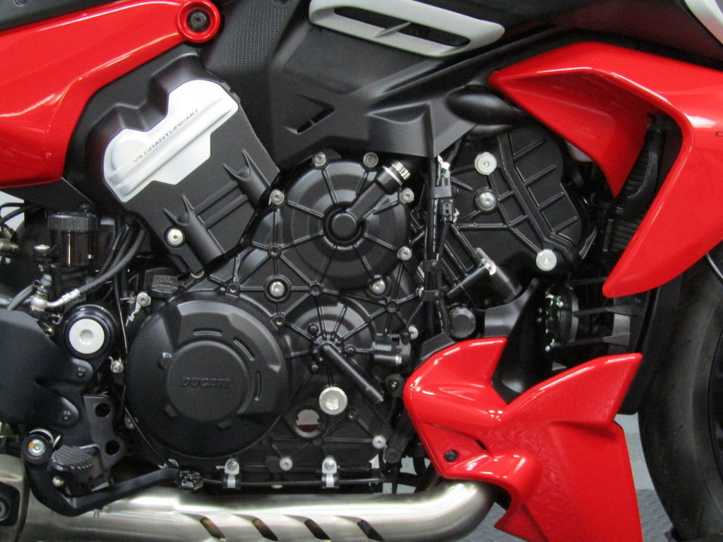 Diavel V4