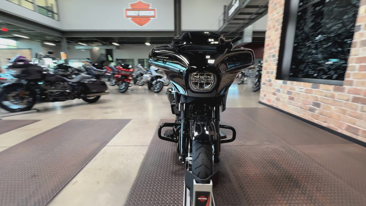 Street Glide®