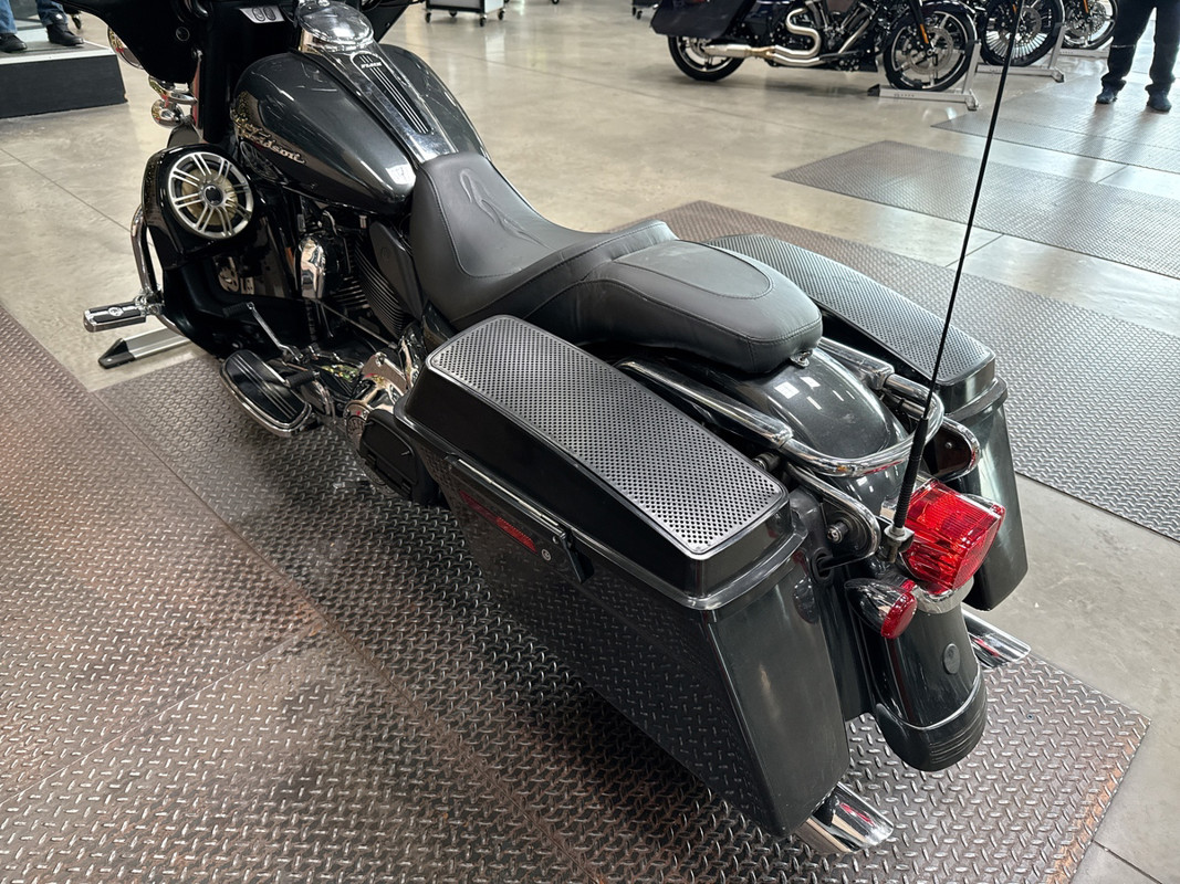 Street Glide®