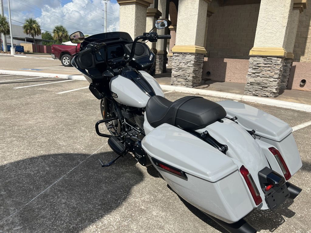Road Glide®
