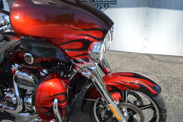 CVO® Tri Glide®