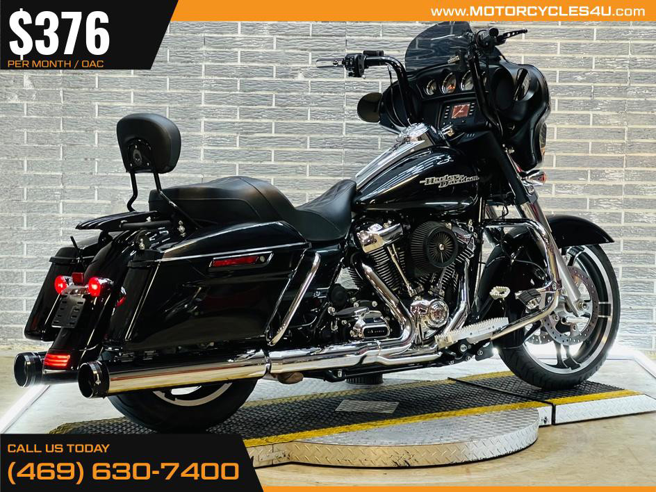 Street Glide®