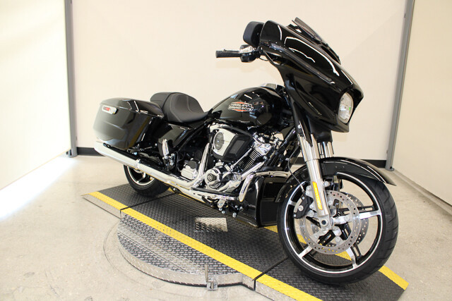 Street Glide®