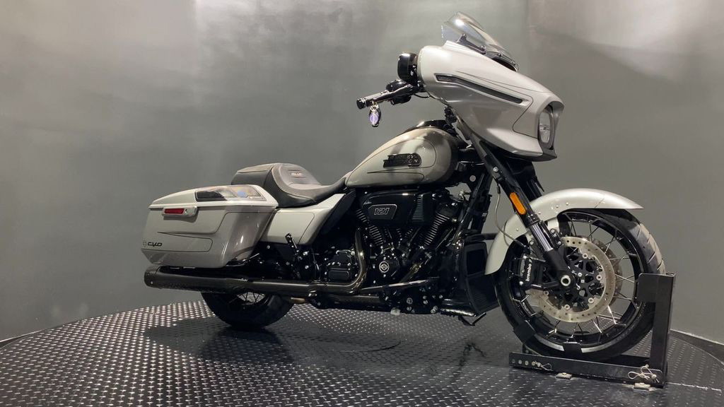 CVO® Street Glide®