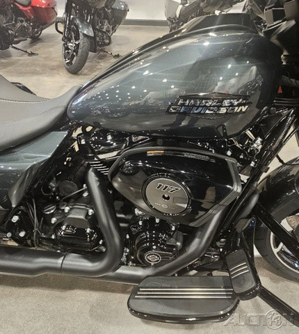 Street Glide®