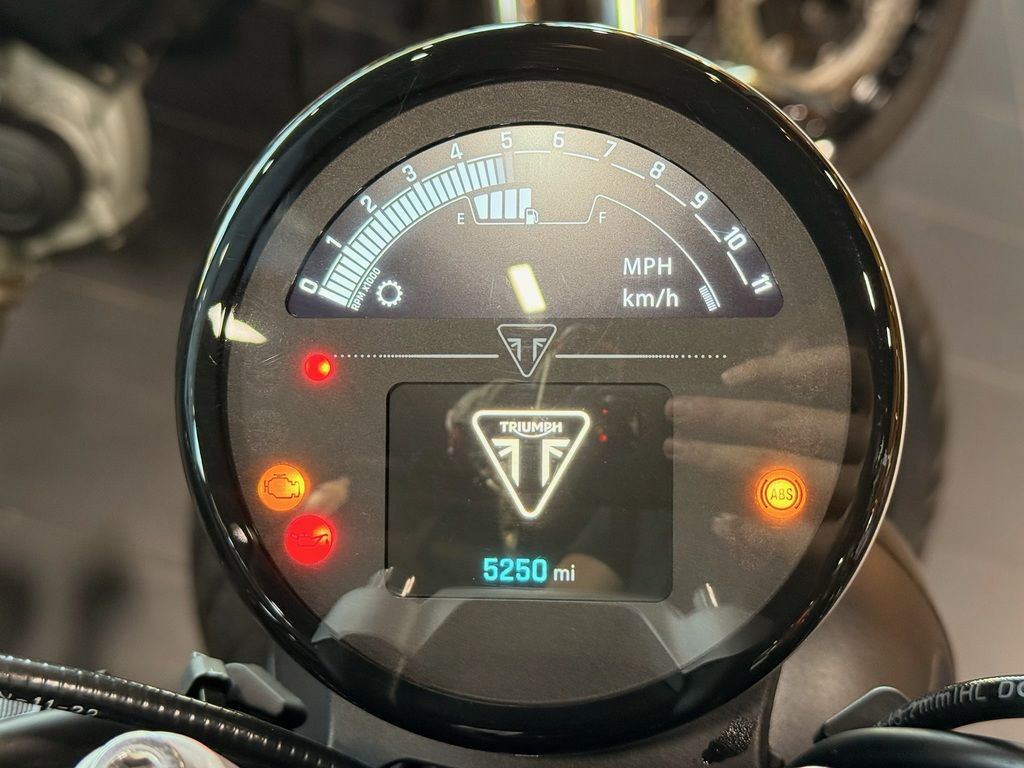 Trident 660
