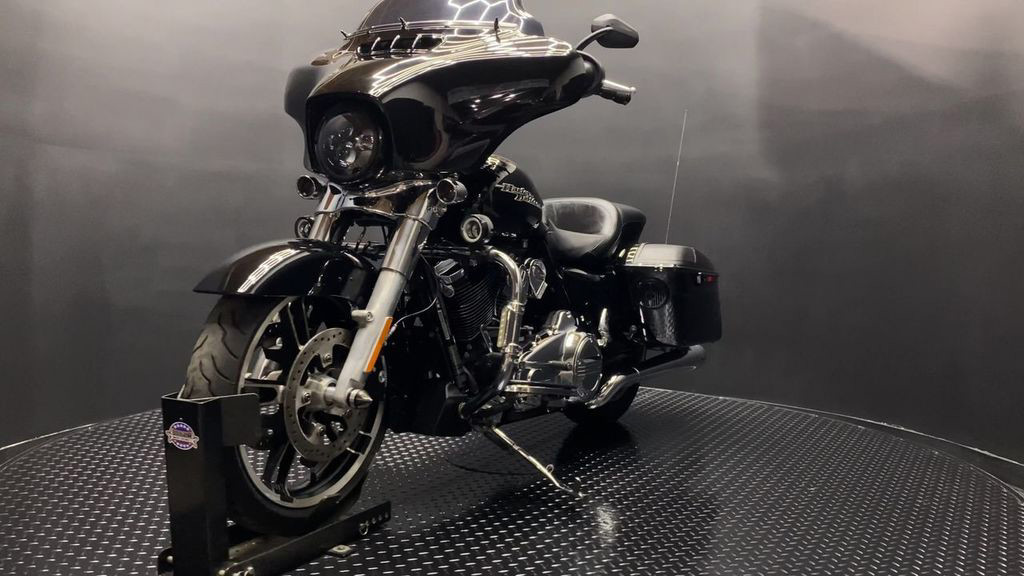Street Glide®