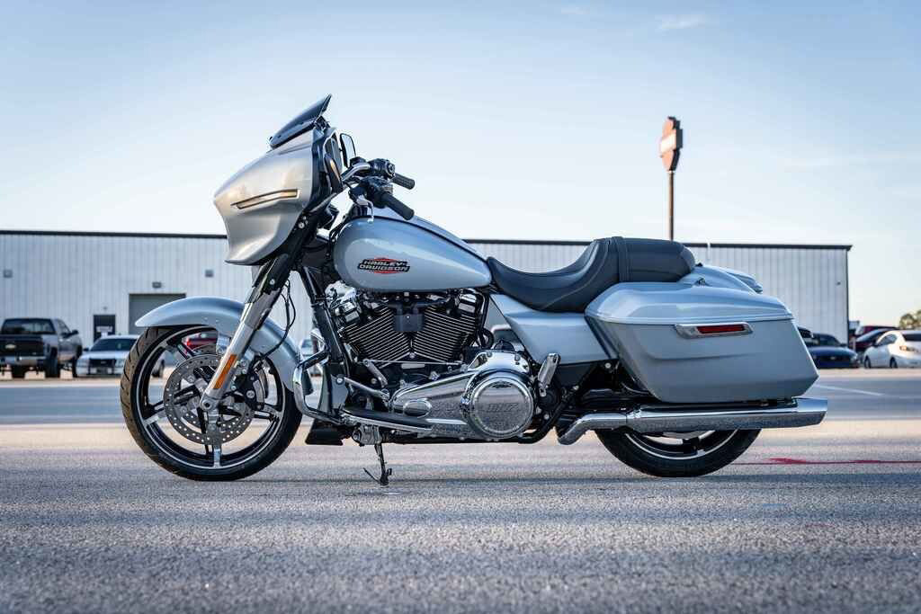Street Glide®