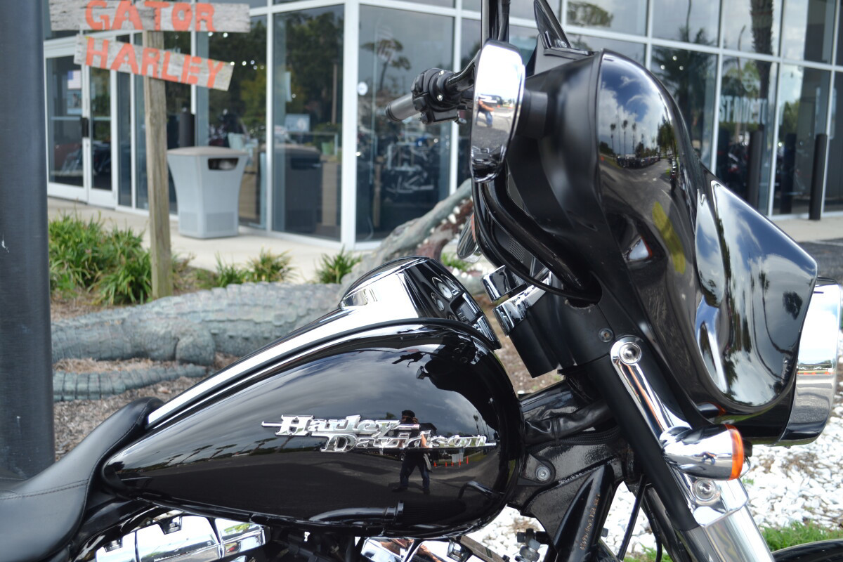 Street Glide®