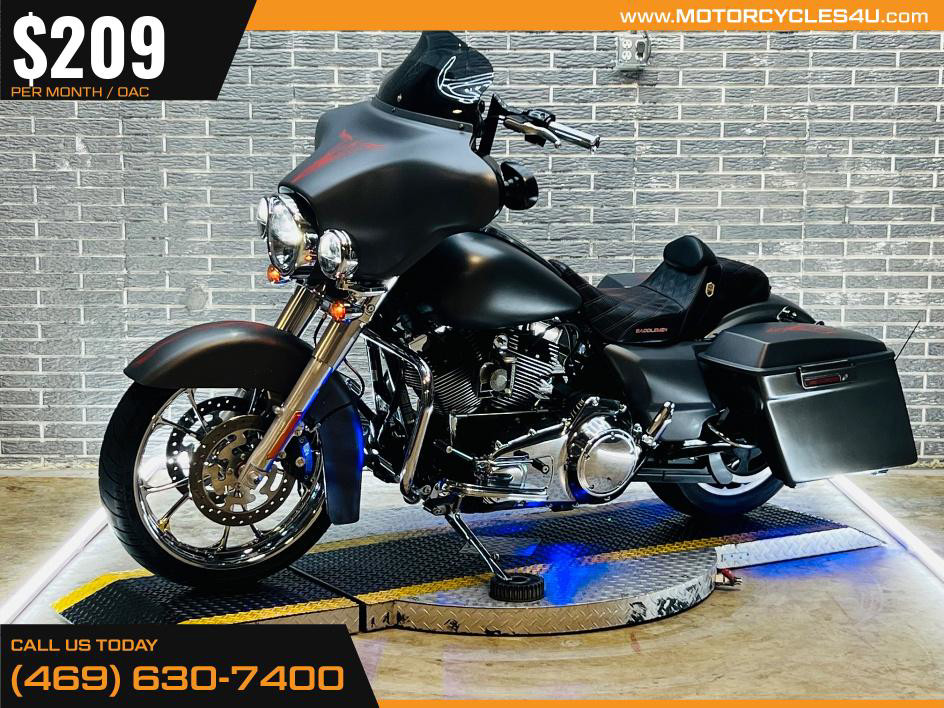 Street Glide®