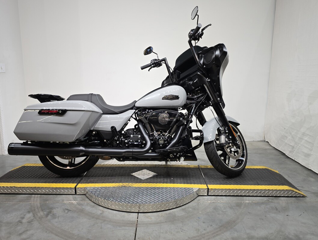 Street Glide®