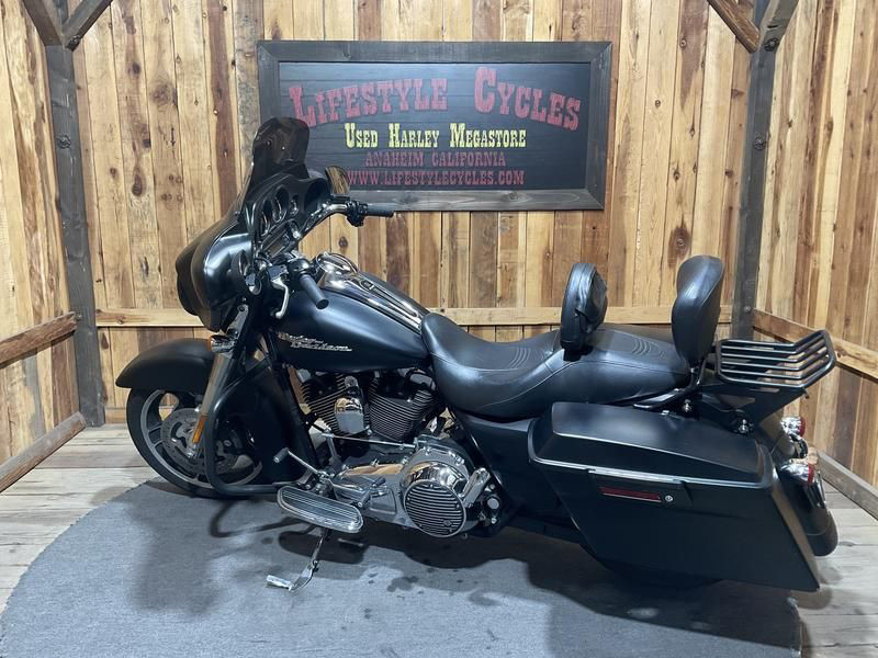 Street Glide®