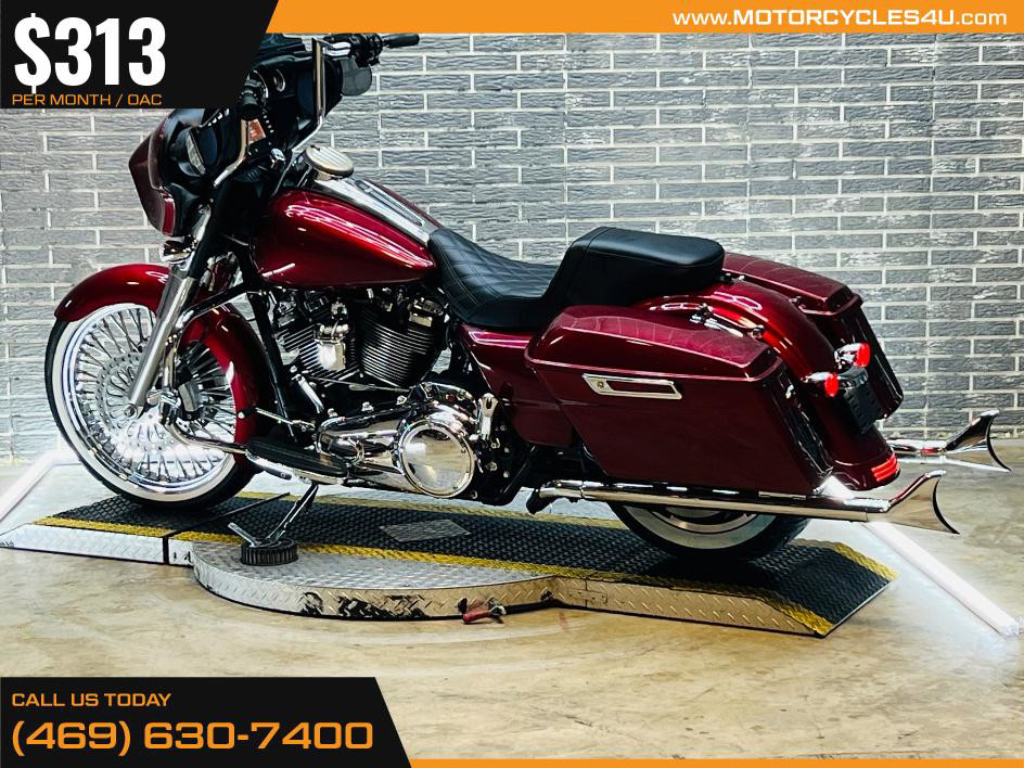 Street Glide®