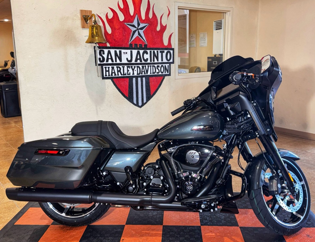 Street Glide®